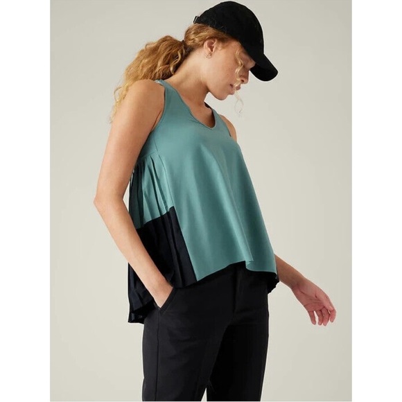 Athleta Tops - NWT Athleta Swing Forward Pleated Tank